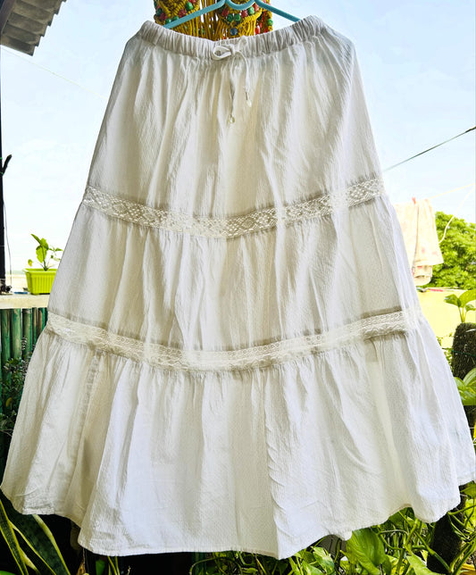 Flowy white skirt