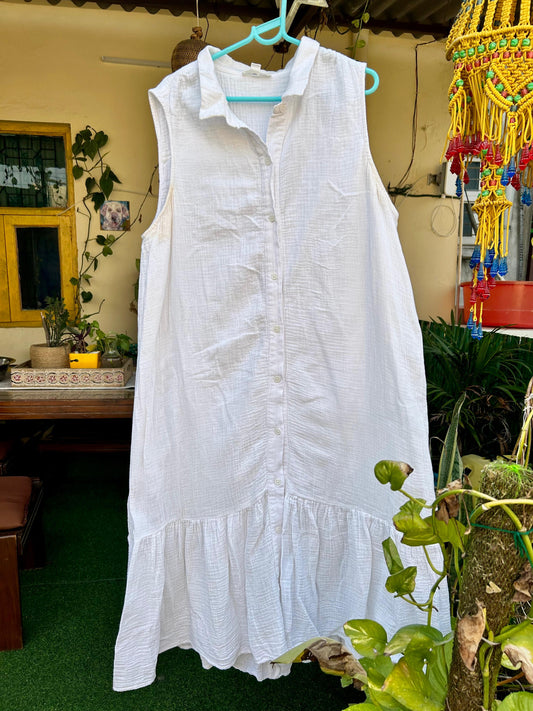 Sleeveless white button-down dress